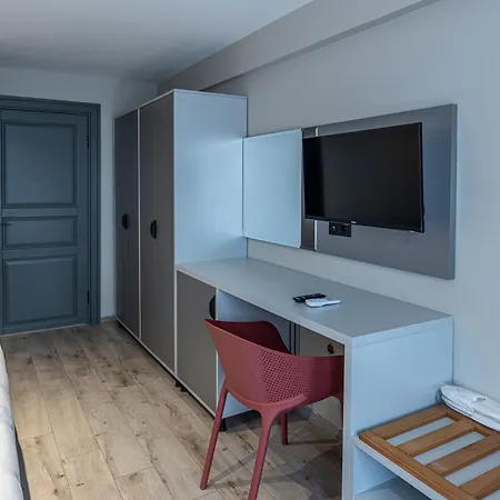 Calanthe Hotel